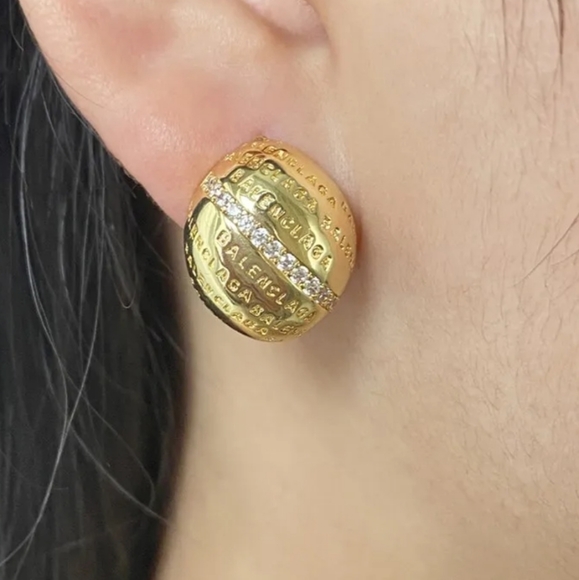 Gold colour Earrings - Picture 2 of 5